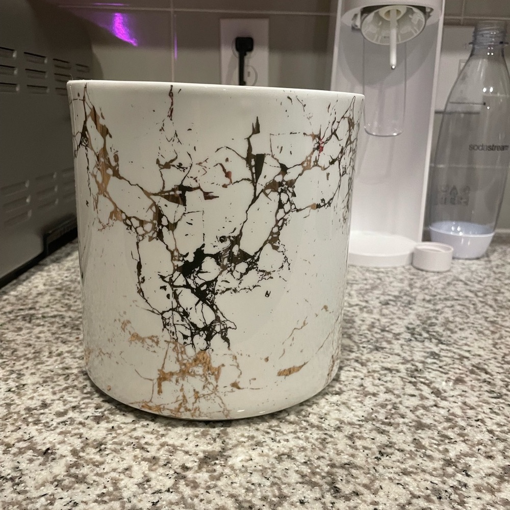 CB2 palazzo medium marbleized planter